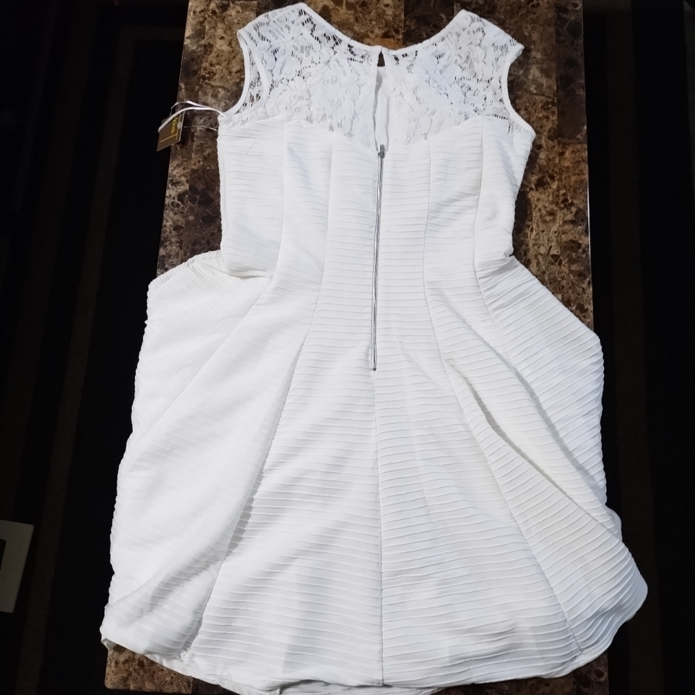 A line white textured dress - Picture 5 of 10